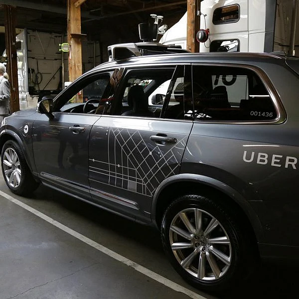 தானியங்கி கார் மோதி ஒருவர் பலி... விபத்தை உண்டாக்கியது யார்? #DriverlessCars