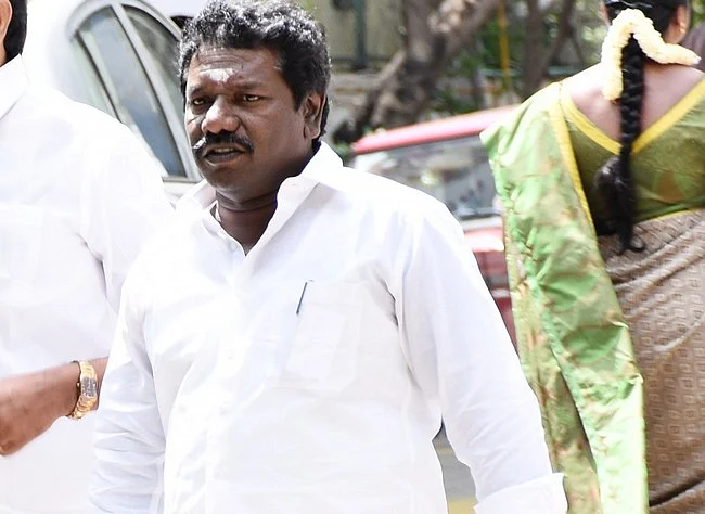 சசிகலா அணி எம்எல்ஏ கருணாஸுக்கு நேர்ந்த சோகம்!