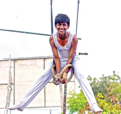 ரப்பர் பாய்ஸ்...சூப்பர் கேர்ள்!