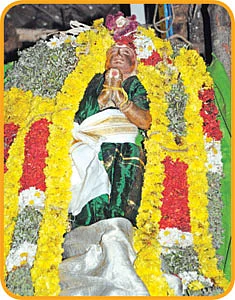 ''கேர்ள்ஸ் காலை மிதிக்கிறாங்க சார்!''