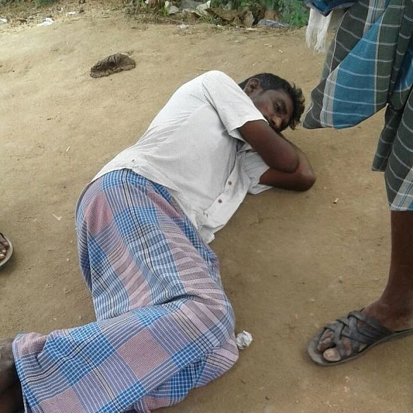 `பைக்கை குடுங்க சார்... பணத்தைக் கோர்ட்ல கட்டுறேன்' - வாலிபரின் தற்கொலை மிரட்டலால் பதறிய போலீஸ்