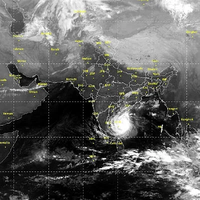 சென்னையில் இருந்து 150 கிமீ தொலைவில் #Vardah