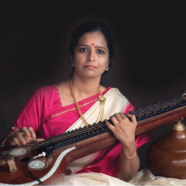 கருவி அல்ல... கருவில் சுமந்த குழந்தைக்கு நிகர்!