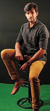 அவர் நல்ல மனுஷி... இவர் இரும்பு மனுஷி!