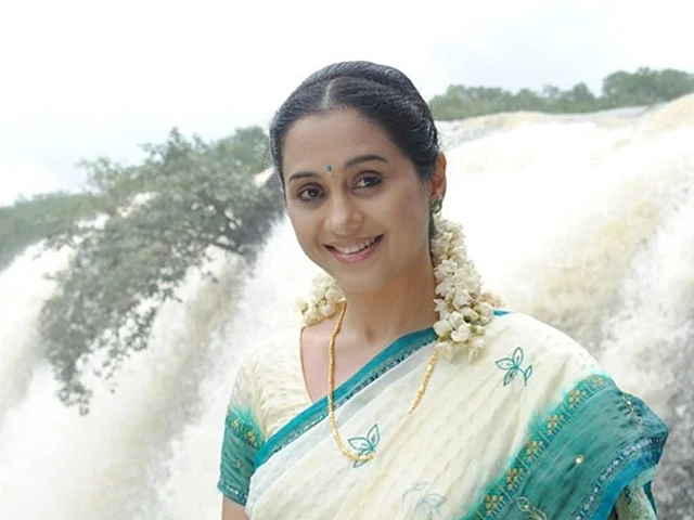 நடன நிகழ்ச்சிக்கு நடுவரான தேவயானி..!