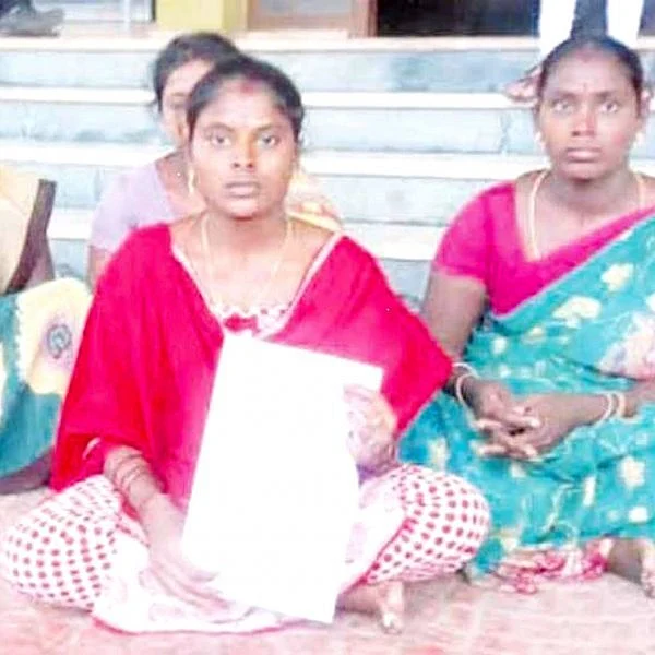 காதலன் சொன்னதைச் செய்தேன்; வாழ மறுக்கிறார்!' - கலெக்டர் ஆபீஸில் இளம்பெண் கண்ணீர்