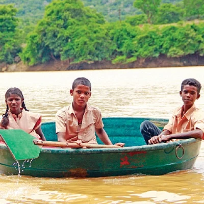 ஆற்றைக் கடந்து மலையில் நடந்து...