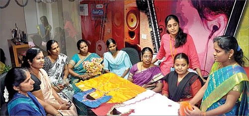 ' வி லவ் யூ விஜி !'
