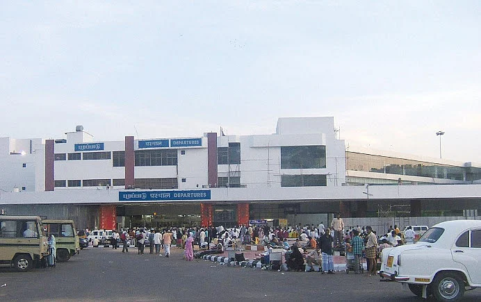 சென்னை விமான நிலையத்தில் 74-வது முறையாக கண்ணாடி உடைந்தது