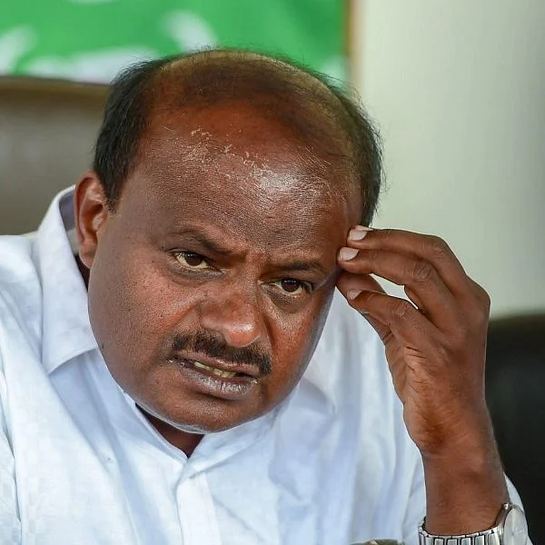 ஆட்டம் காணும் குமாரசாமி ஆட்சி... கர்நாடகாவில் அரசியல் புயல்!