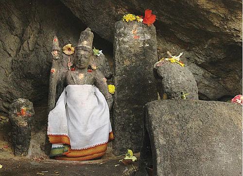 முருகனுக்கு 300 மலர்கள்!