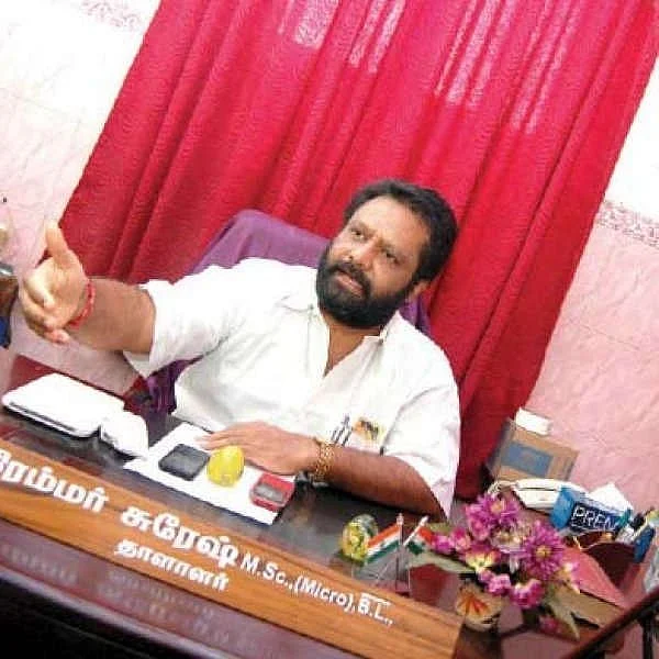 `அமைச்சர்களின் ஈகோவுக்குப் பலியாகிவிட்டேன்!’ - அரசியலிலிருந்து ஒதுங்கும் போஸ்டர் புகழ் கிரம்மர் சுரேஷ்?
