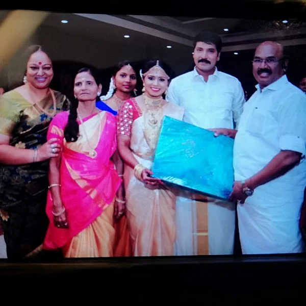'ஜாங்கிரி' மதுமிதா திருமணம் - அமைச்சர் ஜெயக்குமார் நேரில் வாழ்த்து