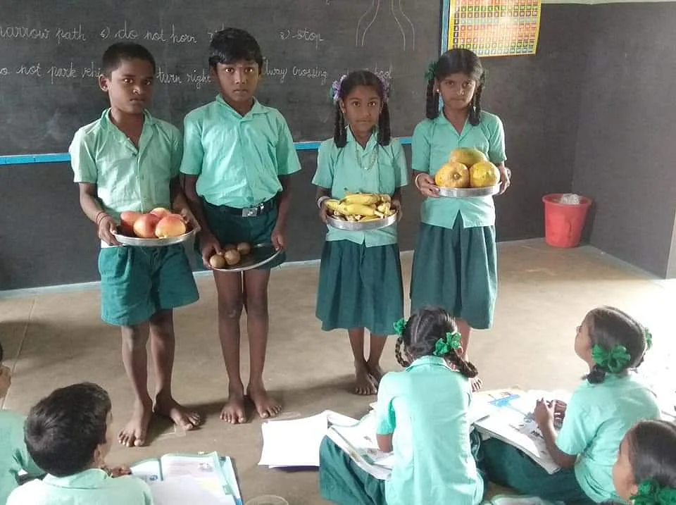 `சமத்துவம், பகிர்ந்துண்ணும் பழக்கம் பள்ளியில் இருந்தே வரணும்!’ - அரசுப் பள்ளியில் புதுமையான கற்றல் முறை