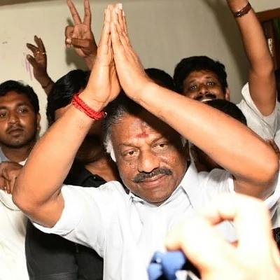 பரபரப்பான அரசியல் களம்! என்ன செய்யப்போகிறார் ஆளுநர்? #OPSvsSasikala