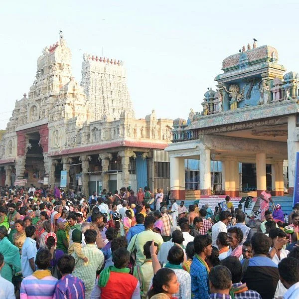 இணை ஆணையர், 5 பேர் மீது வழக்கு பதிவு! - திருச்செந்தூர் கோயிலில் சிலை மாற்றப்பட்ட விவகாரத்தில் திருப்பம்