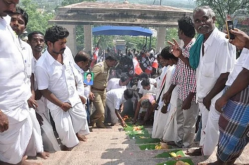 ஜெ. மீண்டும் முதல்வராக வேண்டி அமைச்சர் விஜயபாஸ்கர் விநோத பூஜை!