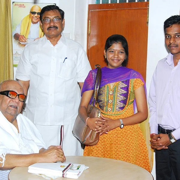 ``அவர் கட்சி அலுவலகத்தை தமிழ்ப் பள்ளியாக மாற்றினார்!" மும்பை செயலாளர் மீரான் உருக்கம் #MissUKarunani