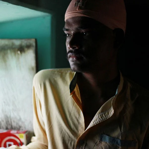 ``என் மகனைக் காப்பாத்தின அந்த 11 பேர்தான் எனக்கு சாமி!'' - நெகிழும் தாய்