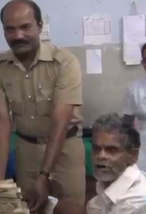 பிச்சைக்காரரின் 28,000 ரூபாய் அவரிடமே ஒப்படைப்பு