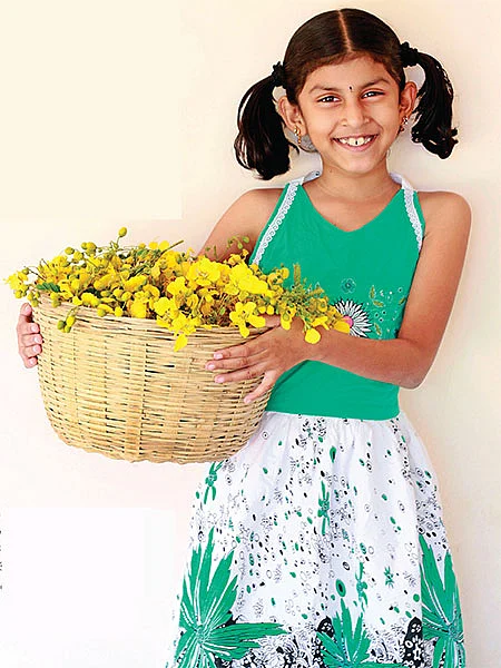 பொன் நிற மேனிக்கு ஆவாரம்பூ!