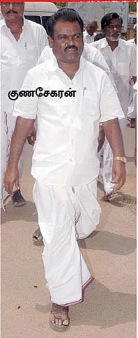 கரன்ட் கட்... தோள்பட்டையில் வெட்டு...