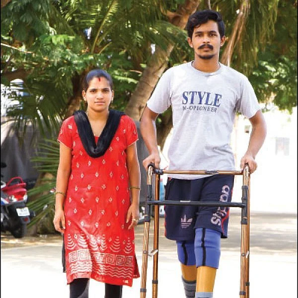 `நேர்முகத் தேர்வில் பாஸாகிவிட்டேன்!' - கால்களை இழந்த வாணியம்பாடி விஜய் உற்சாகம்