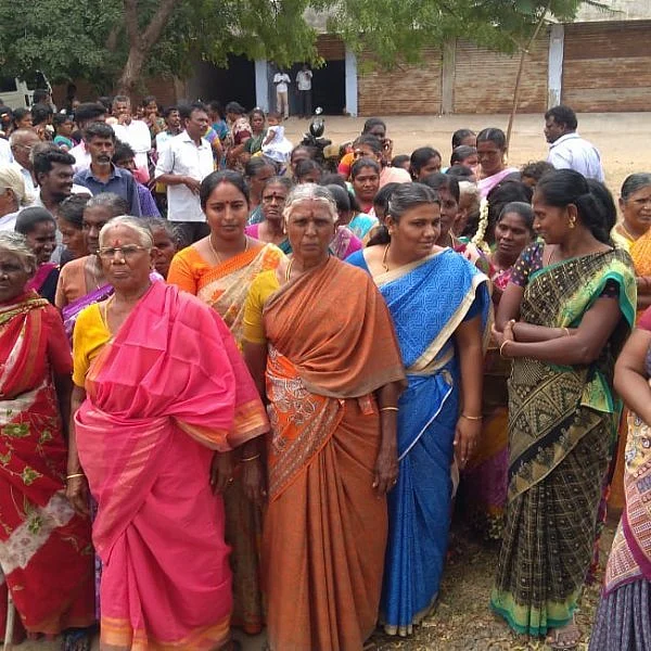 `ஸ்டெர்லைட் ஆலையை மீண்டும் திறக்க வேண்டும்’ - 3 கிராம மக்கள் கலெக்டரிடம் கோரிக்கை மனு