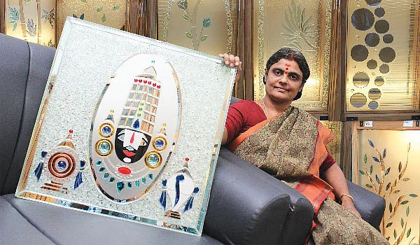 கலக்கலான வருமானம்... கண்ணாடியில்!