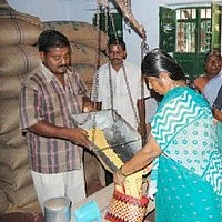 ரேஷன் ஊழியர் பணி: பணம் கொடுத்து வேலையில் சேரும் ஆளும்கட்சியினர்!
