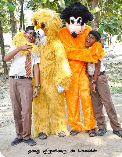 பள்ளிக்கு வந்த பொம்மைகள்!