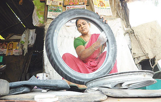 ‘பஞ்சர்’ கடை லதா!