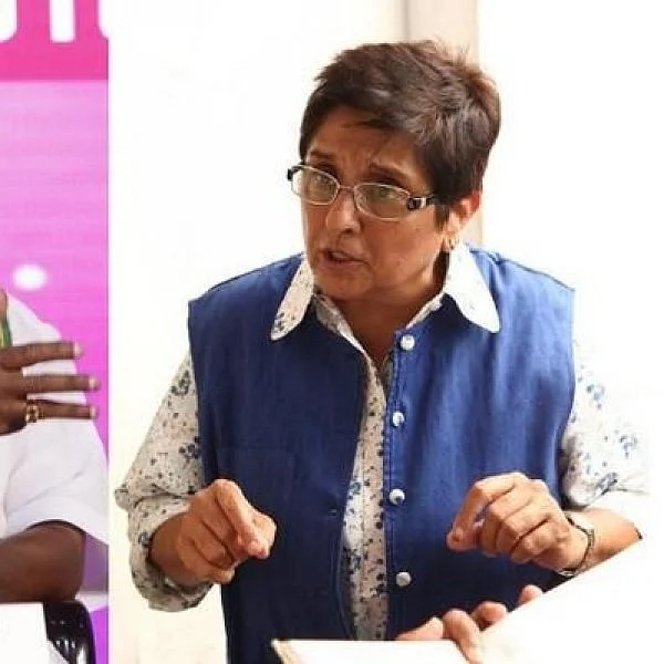 ``உண்மை கண்டறியும் சோதனைக்குத் தயாரா?” நாராயணசாமிக்கு சவால் விடும் கிரண் பேடி