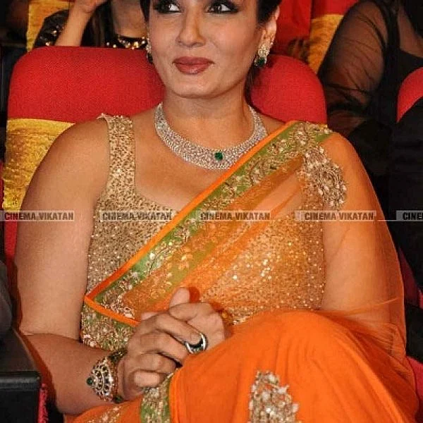 ட்விட்டரில் மல்லுக்கட்டிய 'ஆளவந்தான்' நடிகை ரவீனா தாண்டன்!