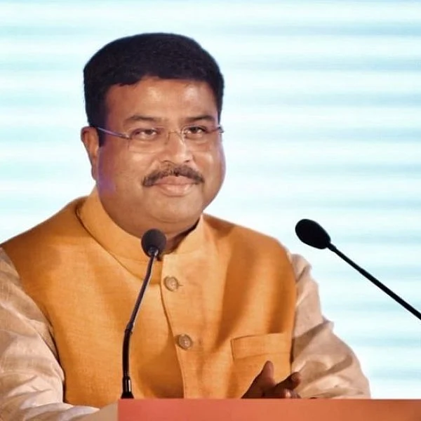 ‘பெட்ரோல் விலை ஏற்றத்துக்கு சென்டிமென்ட் தான் காரணம்!’ - தர்மேந்திர பிரதான்
