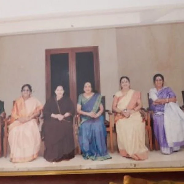 "ஜெயலலிதா பரிமாறிய 50 வகை உணவு...மறக்க முடியாத அந்த க்ரூப் ஃபோட்டோ!’’ அஞ்சலி தேவி நினைவுகள்