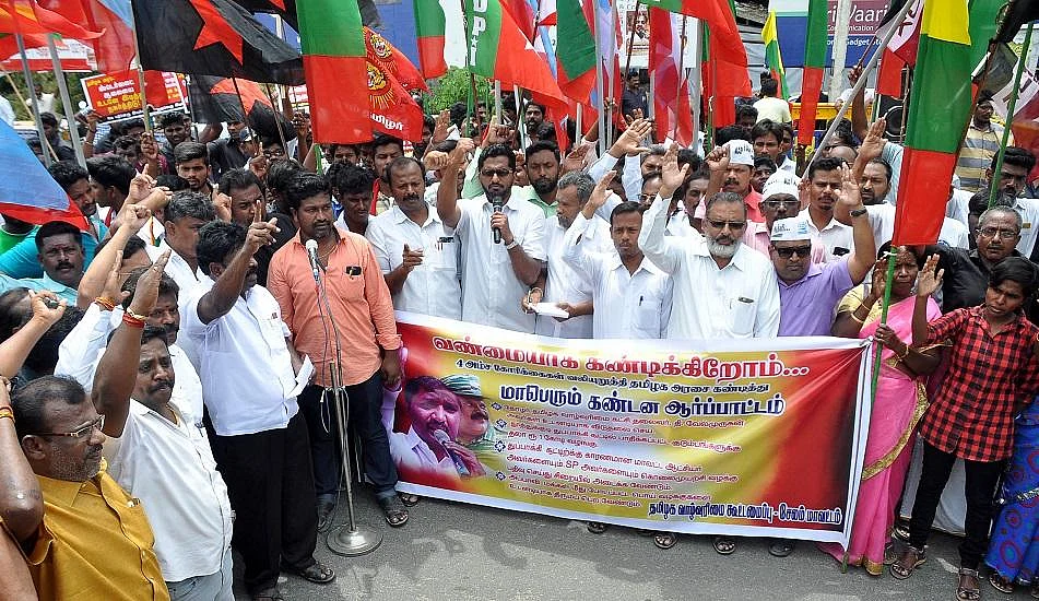 '17 வருஷம் வேலை; ரூ.3,200 சம்பளம்'- மனக்குமுறலில் துப்புரவுப் பணியாளர்கள்