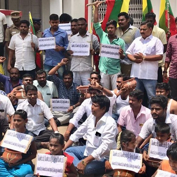 நீட் தேர்வுக்கு எதிராக திருவோடு ஏந்தி போராட்டம்..!