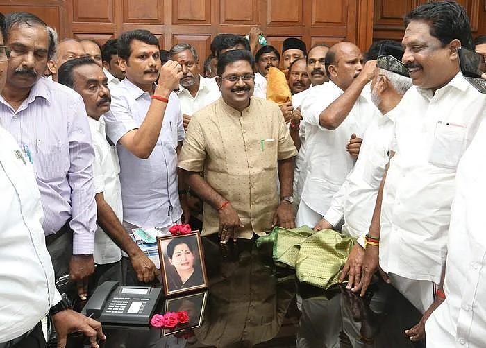 `எதிரிக்கு எதிரி நமக்கு நண்பன்!' - செந்தில் பாலாஜிக்கு எதிராகக் களமிறங்கிய 8 அமைச்சர்கள்