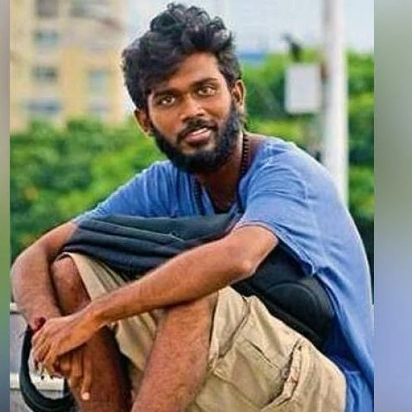 பணம் இல்லாமல் 11 மாநிலங்களைச் சுற்றிய பயணக்காதலன்!