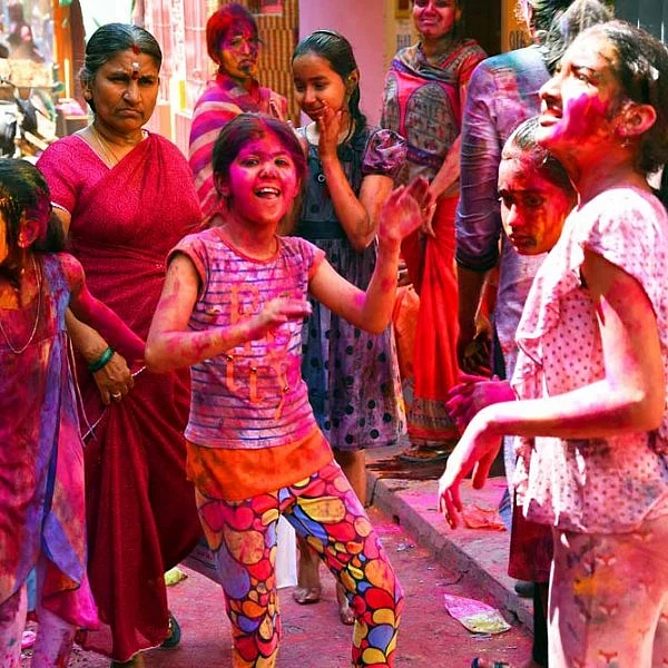 தமிழகத்தில் கொண்டாடப்பட்ட ஹோலிப்பண்டிகை... படங்கள் - என்.ஜி.மணிகண்டன், எம்.விஜயகுமார், ரமேஷ் கந்தசாமி, வி.சதீஸ்குமார்