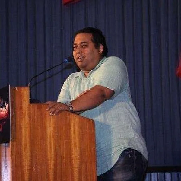 `தன் தலைவனை திரையில் மட்டுமே தேடும் சமூகம்' - சி.வி.குமார் வேதனை!