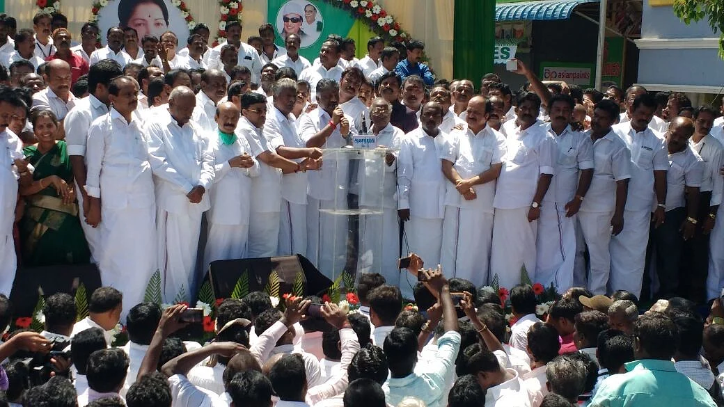 ஜெ.மரணத்தில் நீதி கிடைக்கும் வரை தர்மயுத்தம் தொடரும்! ஆர்.கே.நகரில் பன்னீர்செல்வம் சூளுரை1