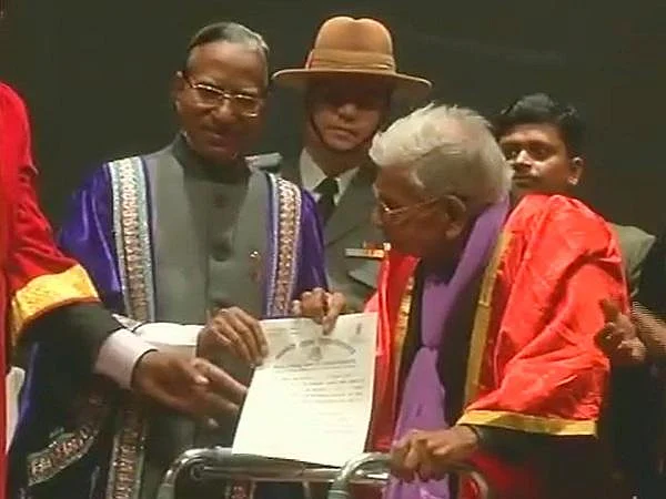 98 வயதில் மாஸ்டர் டிகிரி வாங்கிய ராஜ்குமார் வைஷ்!