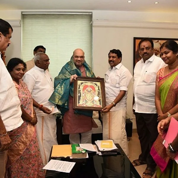 "ஜெயலலிதா இல்லாத இடத்தில்..!?" - உருகும் நயினார் நாகேந்திரன்