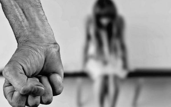 PSBB பள்ளி ஆசிரியர் மீது பாலியல் குற்றச்சாட்டு... ட்விட்டரில் குவியும் மாணவர்களின் புகார் பட்டியல்!