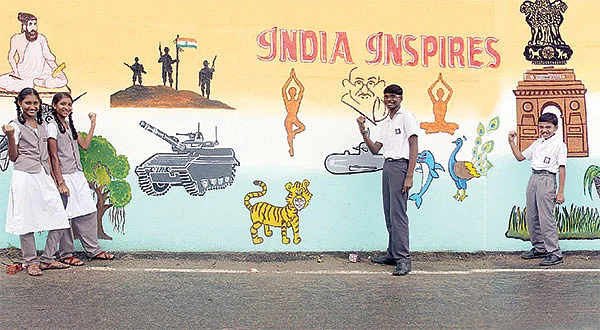 நந்தவனமாக மாறிய பள்ளிச் சுவர் !