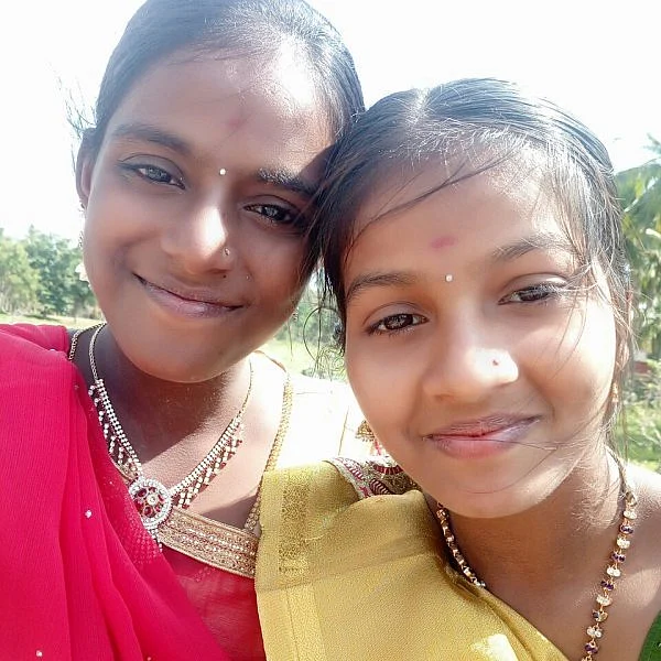 வகுப்பறையில் நாதஸ்வரம் வாசித்து அசத்திய பூண்டி அரசுப் பள்ளி மாணவிகள்!