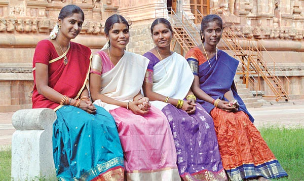 தாவணிக்கு மரியாதை! - தஞ்சாவூர்