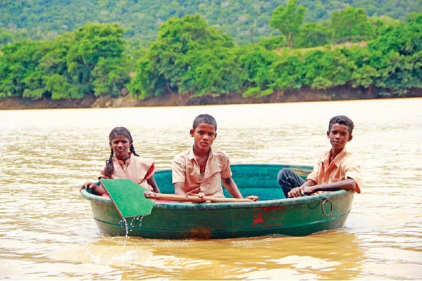 ஆற்றைக் கடந்து மலையில் நடந்து...